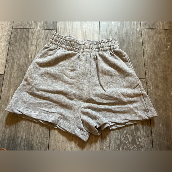 H&M Casual Gray Pocket Sweat-shorts Size XS Heather Gray - Picture 1 of 7